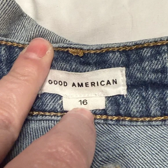 Good American Good Girlfriend Jean Shorts with Cuffed Hem Size 16 - Picture 11 of 12